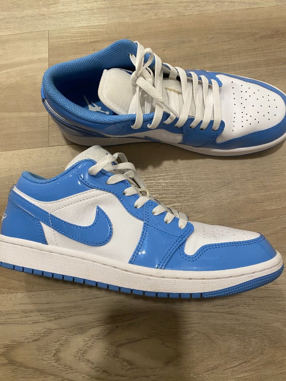 Air Jordan 1 Low SE Legend Blue Patent Menโs 9 Style Code: FZ2138-114 Women 10.5 - Picture 2 of 11